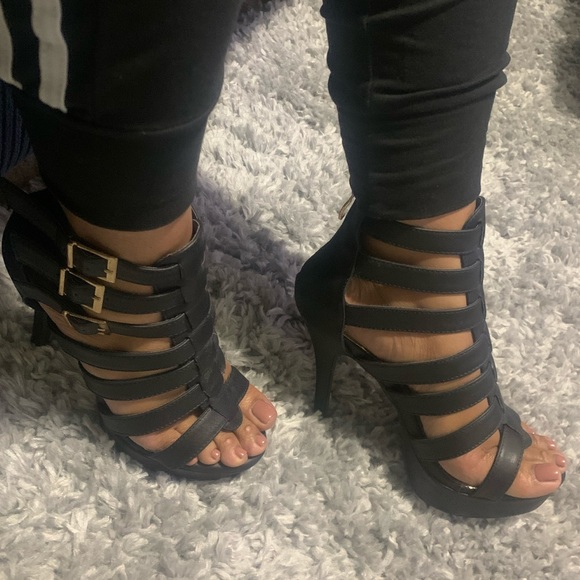 Black Heels - Picture 1 of 5